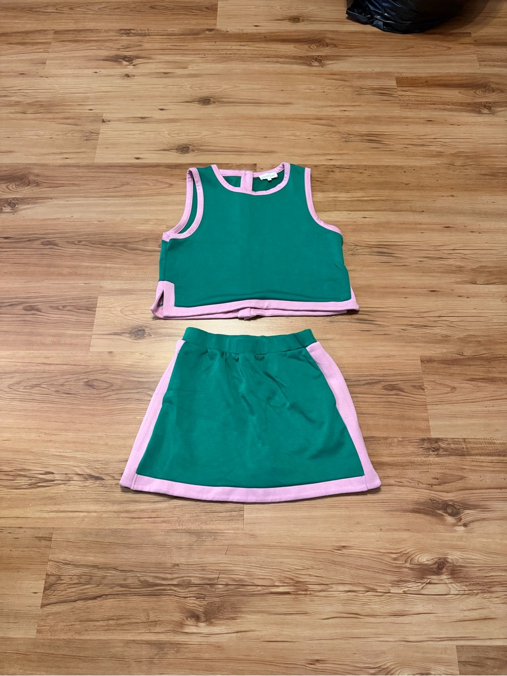 entro Green Crop Top and Skort Set with Pink Trim
